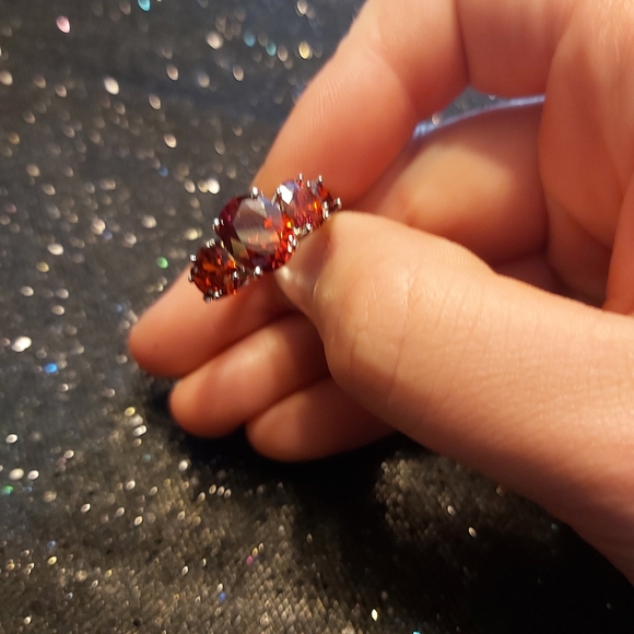 Silver and imitation garnet cocktail ring - Picture 2 of 2